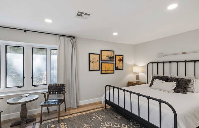 Hidden Oaks Farmhouse by Avantstay Hot Tub, Deck - Foto 28