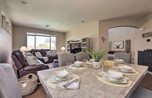 half Mi to Lake Family Home with Hot Tub in Goodyear - Foto 6