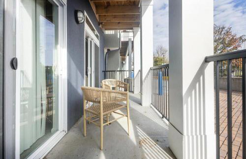 Landing Stylish 2BD Gym Clubhouse - Photo 7