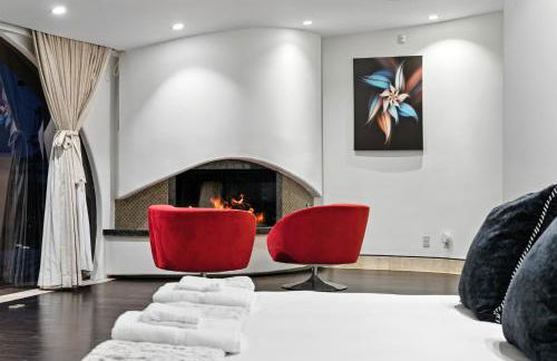 The Wave House! Custom Gem with Panoramic Views, Fire Pit, BBQ, Pool Table - Foto 74