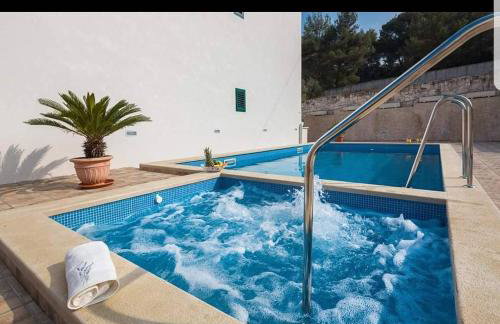 La Perla Apartments 2 - Photo 27