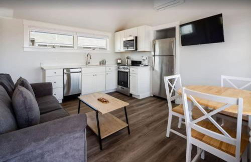 Water's edge renovated Condo with Marina Views - Foto 16