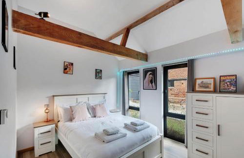 Seven Space - Willow Barn, Hot Tub & Scenic Rural Retreat - Photo 8