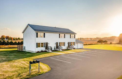 Cozy 2BR Condo w Private Patio - Vintage Charm - Foto 4