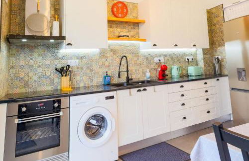 Character 2BR Upper Retreat with BBQ Terrace Parking - Photo 43