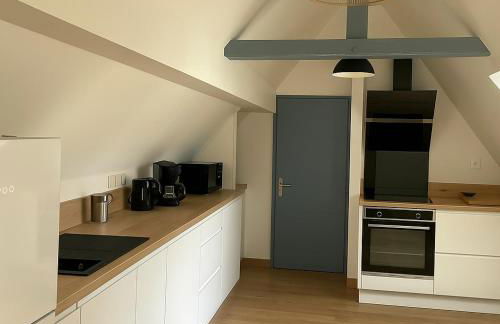 Charmant appartement 2 chambres entièrement rénové avec parking au calme tout en étant à deux pas des commerces et restaurants - Foto 1