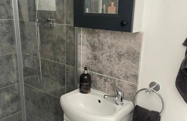 Cosy Cabin - Heart of Beckenham - Foto 11