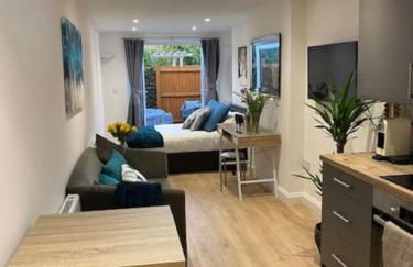 Stylish 1 bedroom studio outdoor area and hot tub - Foto 16