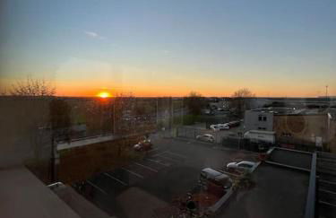 Voyager Haus Apartments, EV Charging Stations, London Heathrow Airport, LHR, Terminal 4, RE-Energise & GO - Foto 26