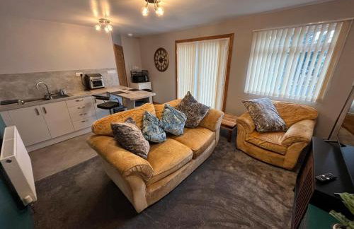 Private, Modern and Detached Garden Apartment - Photo 27