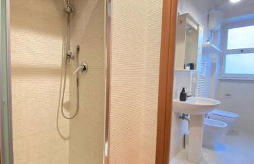 Golden Essence Apartment - terrace & metro - Foto 29