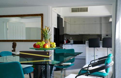 Luxury Villa with Pool, BBQ & Garden in Vouliagmeni - Foto 41