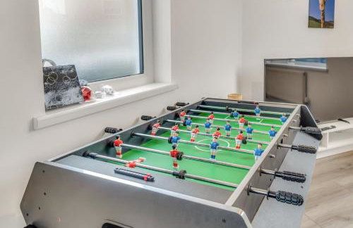 JUNGLE HOT TUB, games room, near eateries, micro brewery, pubs, beauty salons and boutique shops, Argyle, free Netflix, in the heart of Plymouth - Dogs welcome - Hosted by Absolute Accommodation Plymouth - Foto 55