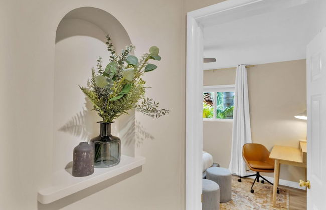 Designer Coastal Paradise w Pool - Steps to Beach - Foto 14