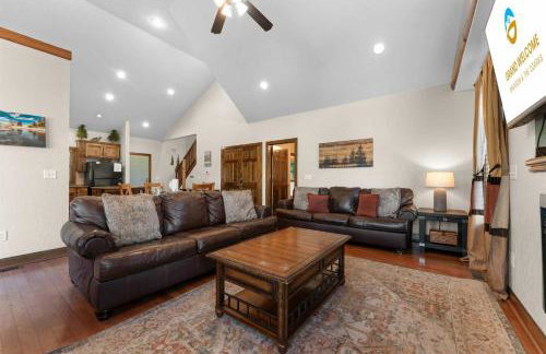 Hickory Hideaway with Communal Pool Access - Photo 15
