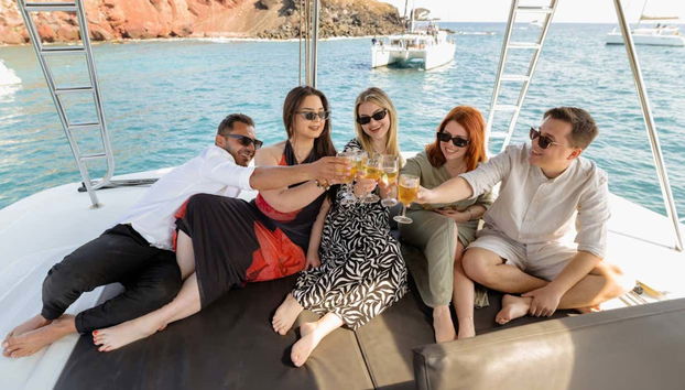 Paseo en catamarán por la Caldera de Santorini con comida - Foto 2