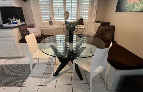 Chic Venice Beach Bungalow Steps from the Canals & Beach - Foto 14