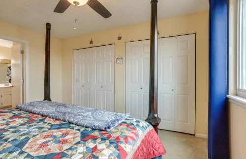 Grill, Fireplace and Fenced-In Yard Thornton Home! - Foto 12