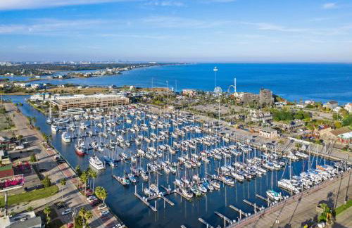 Sprawling estate with private pool and game room and guest house - Foto 61