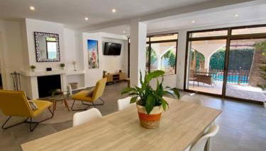 Mediterranean Villa - Private Pool , Garden & BBQ - Photo 5