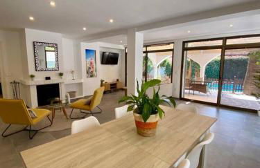 Mediterranean Villa - Private Pool , Garden & BBQ - Photo 5