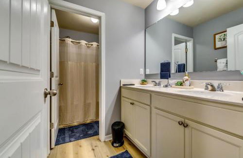 Open Plan Arcade Home with Natural Hardwoods Sleeps 10 - Foto 42