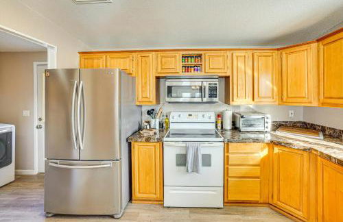 Walk to Marina Harrison Cabin with Lake View! - Foto 9