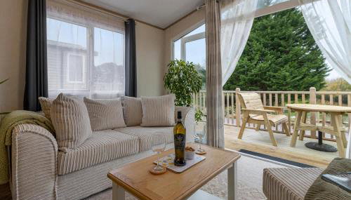 Lake View Holiday Home - Fishing Lakes, Heated Outdoor Swimming Pool 500yrds on Sister Park , Pool Open June to September - Foto 5, pet friendly