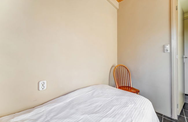 Tranquil Holiday Home in Lage Zwaluwe With Terrace - Photo 14