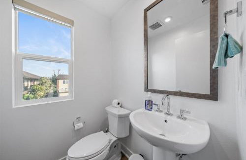 Central Santa Ana - Modern 4BR Home Near Disneyland - Foto 17