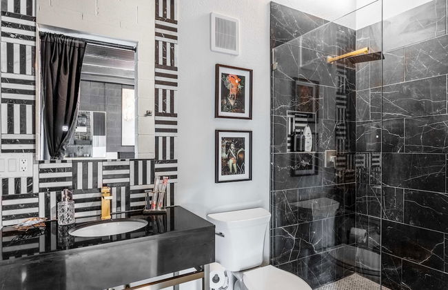 Upstay - Pristine Pool Palace - 7min to Rainey St - Photo 34