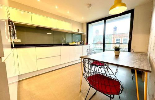 Stunning New 2 Bedroom Apartment - Next to the Beach - Great Location - FREE Parking - Fast WiFi - Smart TV - sleeps up to 4! Close to Purbeck, Corfe Castle, Sandbanks, Poole & Bournemouth - Foto 11