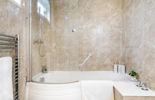 Monmouth House Aylesbury Premier Quality Accommodation For Larger Families Contractors And Professionals Sleeps Up to 6 Guests - Foto 63