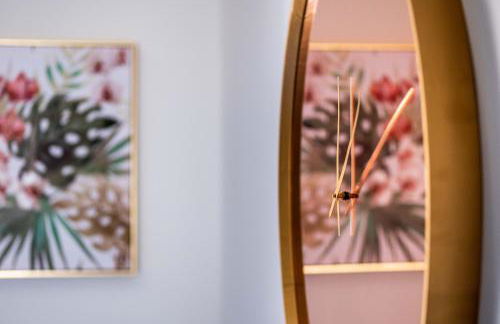 Spacious Apartment with Great Views - Photo 10