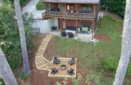 The cozy Lazy Laurel with year-round mountain views, hot tub, fire pit - Foto 11