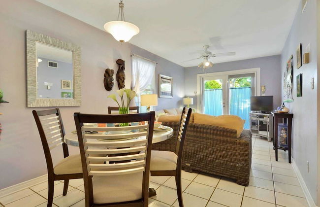 Lavender Jungle by Avantstay Great Location w/ Patio & Shared Pool! Week Long Stays Only - Foto 6