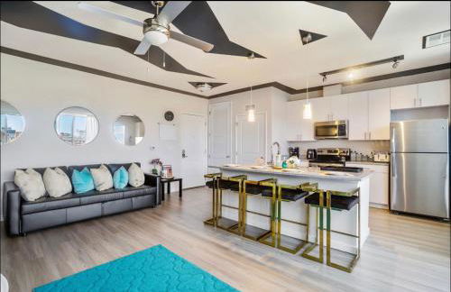 Lux Penthouse Skyline, Views Gym , Free Parking & Wifi - Photo 12