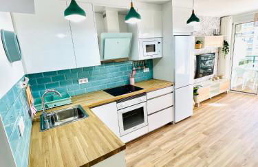 APARTAMENTO NUEVO CÉNTRICO en PRIMERA Línea de playa con vistas al Mar, Piscina, aire acondicionado y wifi - Foto 43