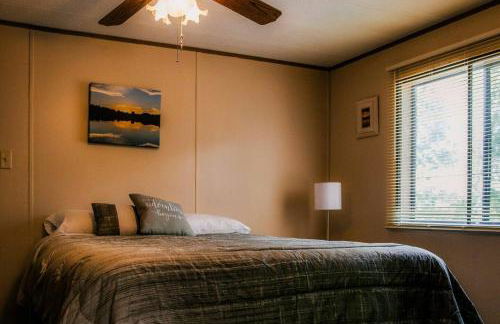 3BR waterfront lake house with dock, gazebo, boats - Foto 10