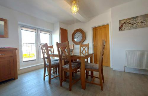 Meadow View Apartments are 2 and 3 bedroomed with private parking - Foto 104