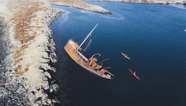 Um barco naufragado em Stykkishólmur