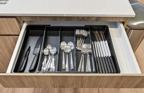 Edgewater Apt with Free Parking Gym Modern Living - Photo 8