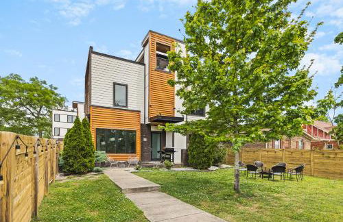 Modern Luxury with Rooftop Deck, 3 mi to Downtown - Foto 12