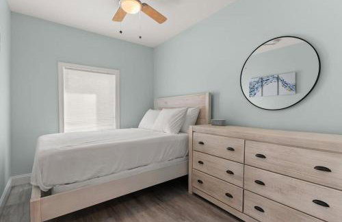 Steps to Beach Fully Renovated Sleeps 6 - Photo 12