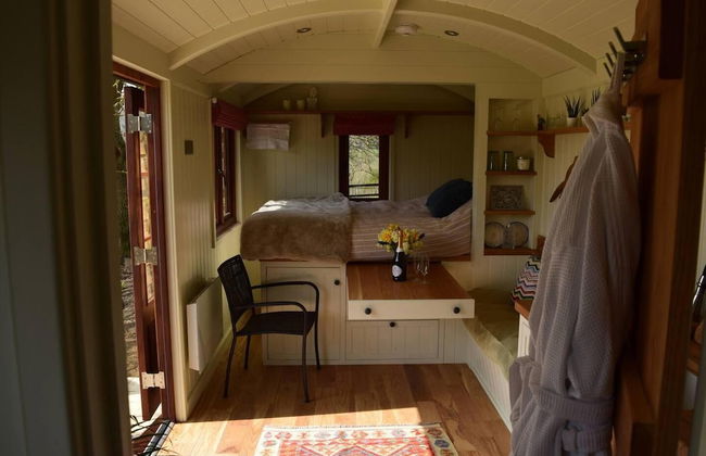 Shephards Hut With Hot Tub in the Cotswolds - Foto 7