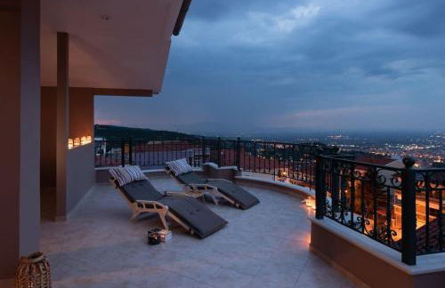 Amazing view with huge balcony - Photo 49