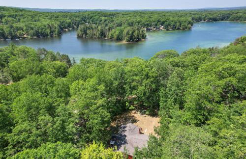 Rose City Cabin with Fire Pit and Lake Access - Foto 27