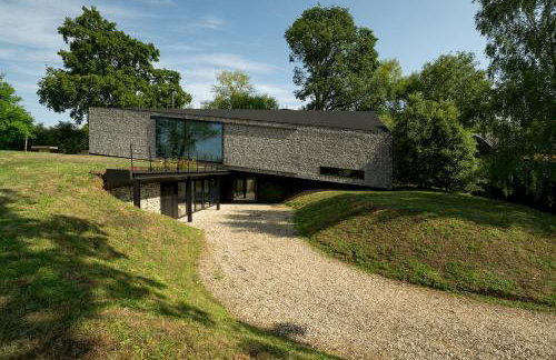 Pass the Keys Bond-villain Style Home with Panoramic Views - Foto 2