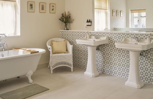 Bridge House at Woodhall Estate - Photo 16