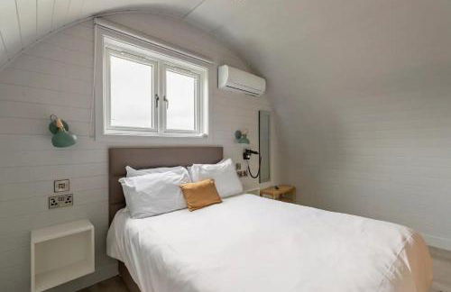 Blackbird Lodge - 2 bed with aircon, hottub, AC, accessible, stunning views - Photo 11